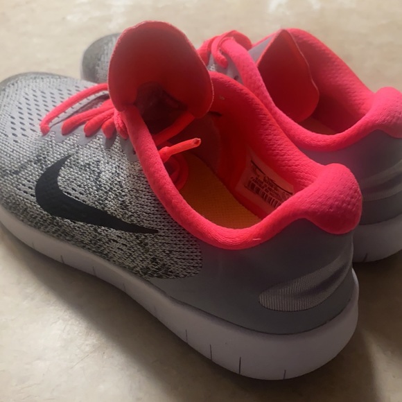 Nike Free RN Youth Wolf Grey & Racer Pink Running Shoes - Picture 7 of 10